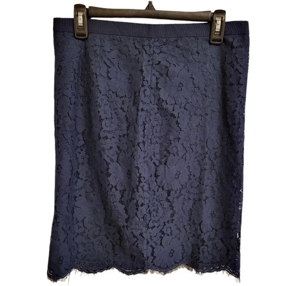 Wonder Women's Navy Floral Lace Skirt (Size 4)